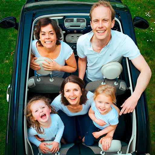 Inspektion und Mobilitätsservice - Familie im Auto