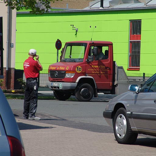 Unfallservice - Einweisung, Auto zum Abschleppen