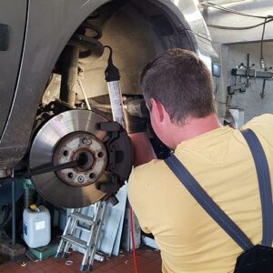 Pieper und Tüns - In der Werkstatt am Radkasten mit Beleuchtung